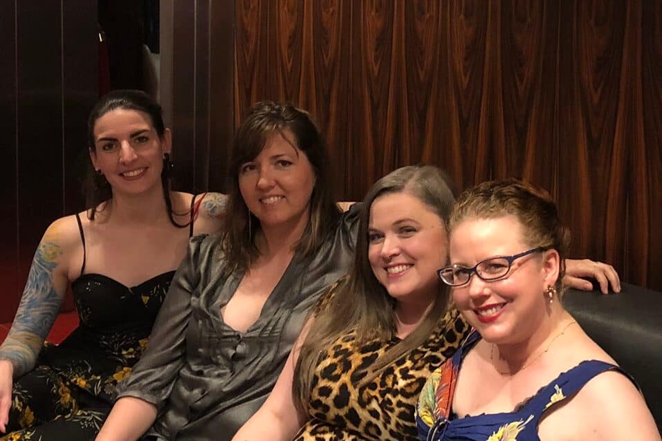 Live Outrageously Playing small Photo 5 Playing small - Live Outrageously